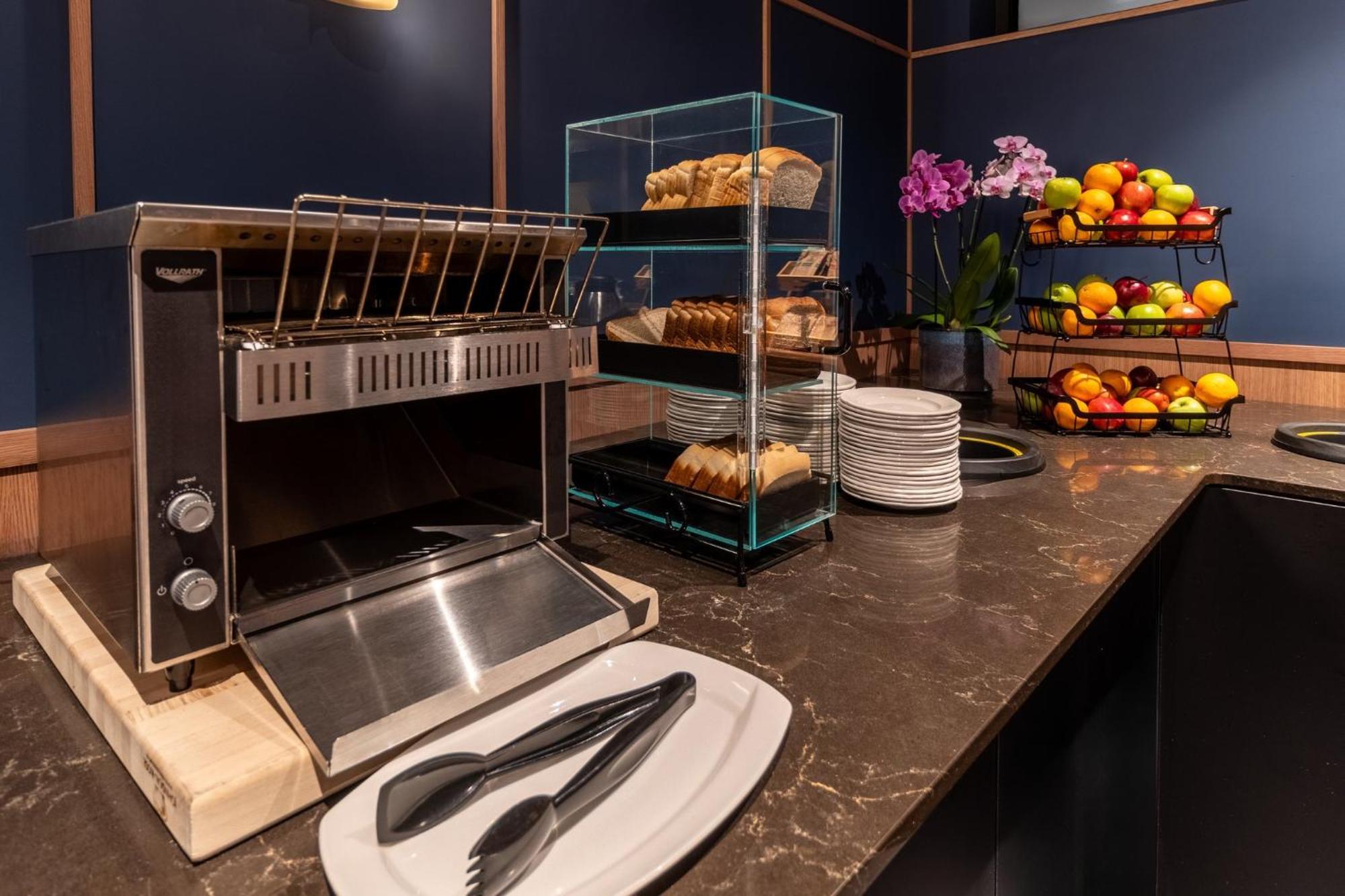Crowne Plaza Hotel Moncton Downtown By Ihg Εξωτερικό φωτογραφία